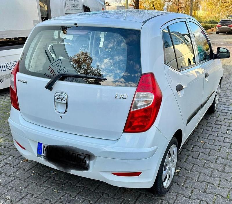 Gebraucht Hyundai i10 Edition 69 PS (50 kW) 2013 Weiß Kleinwagen