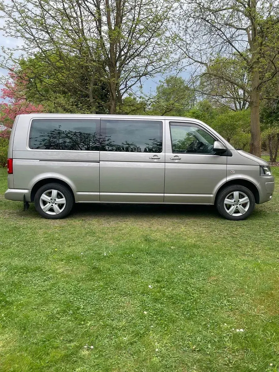 Używany VW Caravelle 179 KM (131 kW) 2011 Srebrny Van