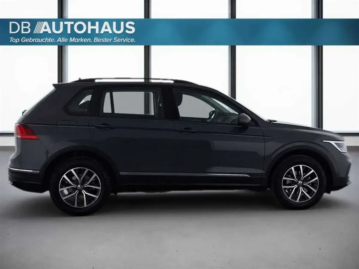 Gebraucht VW Tiguan Life 122 PS (89 kW) 2024 Grau SUV