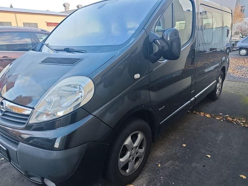 Schwarz Gebraucht 2014 Opel Vivaro Cosmo Van / Kleinbus | 9.999 € (Fairer Preis) - Bild 1/4