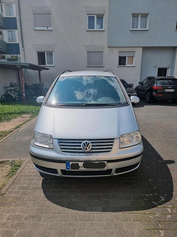 Grau Gebraucht 2008 VW Sharan Van / Kleinbus | 4.890 € (Fairer Preis) - Bild 1/4