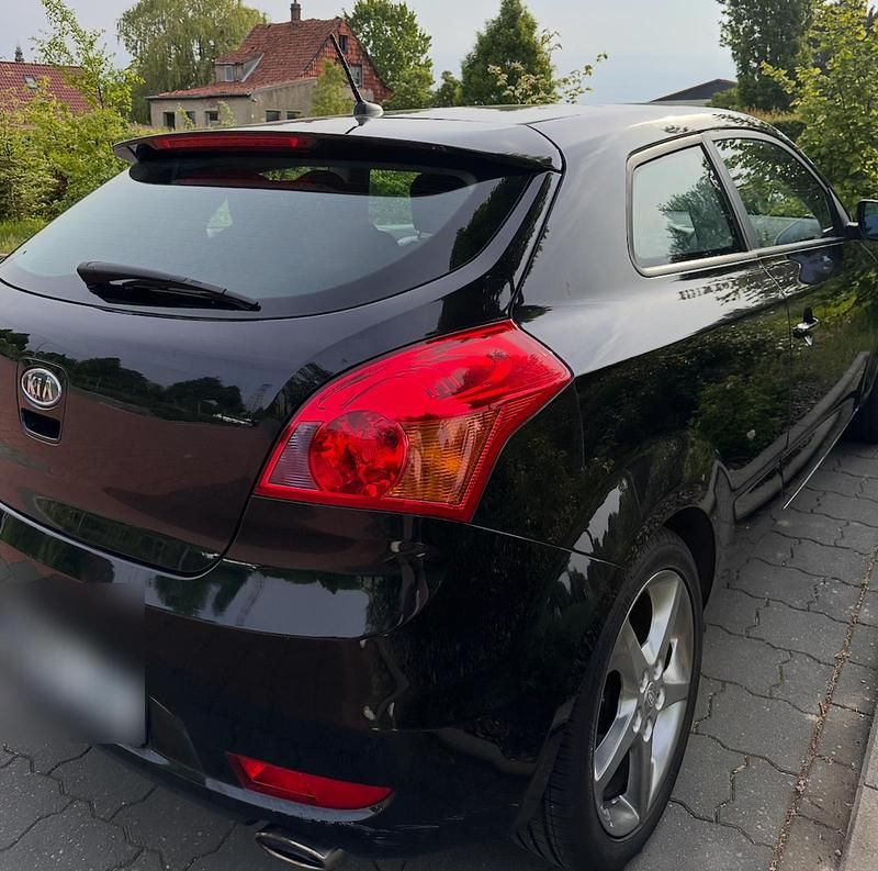 Gebraucht Kia ProCeed 135 PS (99 kW) 2011 Schwarz Kleinwagen