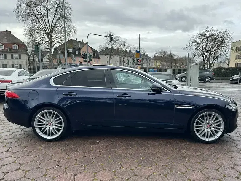 Gebraucht Jaguar XF Prestige 241 PS (177 kW) 2018 Blau Limousine