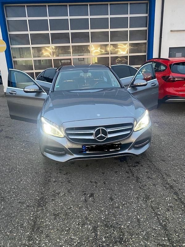 Grau Gebraucht 2015 Mercedes C180 AMG Limousine | 17.500 € (Fairer Preis) - Bild 1/4