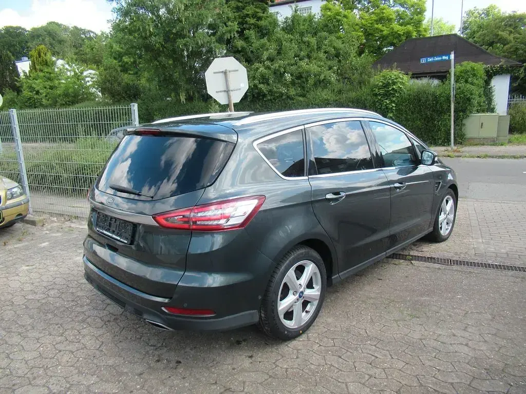 Gebraucht Ford S-MAX Business Edition 179 PS (131 kW) 2016 Grün Van / Kleinbus