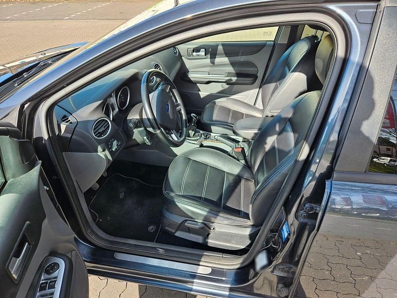 Gebraucht Ford Focus Ghia 125 PS (91 kW) 2009 Grau Kombi
