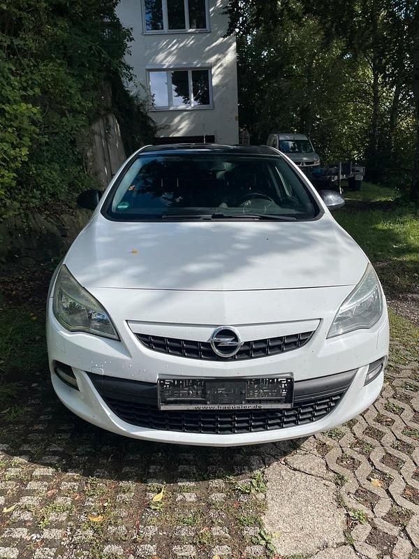 Weiß Gebraucht 2012 Opel Astra Kleinwagen | 1.900 € (Superpreis) - Bild 1/4