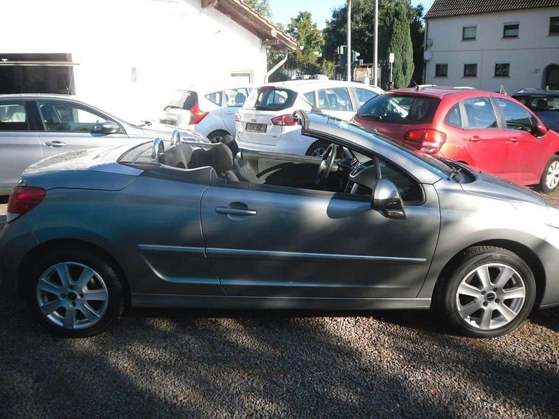 Grau Gebraucht 2013 Peugeot 207 CC Active Cabrio | 5.999 € (Fairer Preis) - Bild 1/4
