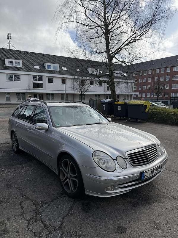 Gebraucht Mercedes E220 Avantgarde 150 PS (110 kW) 2004 Silber Limousine