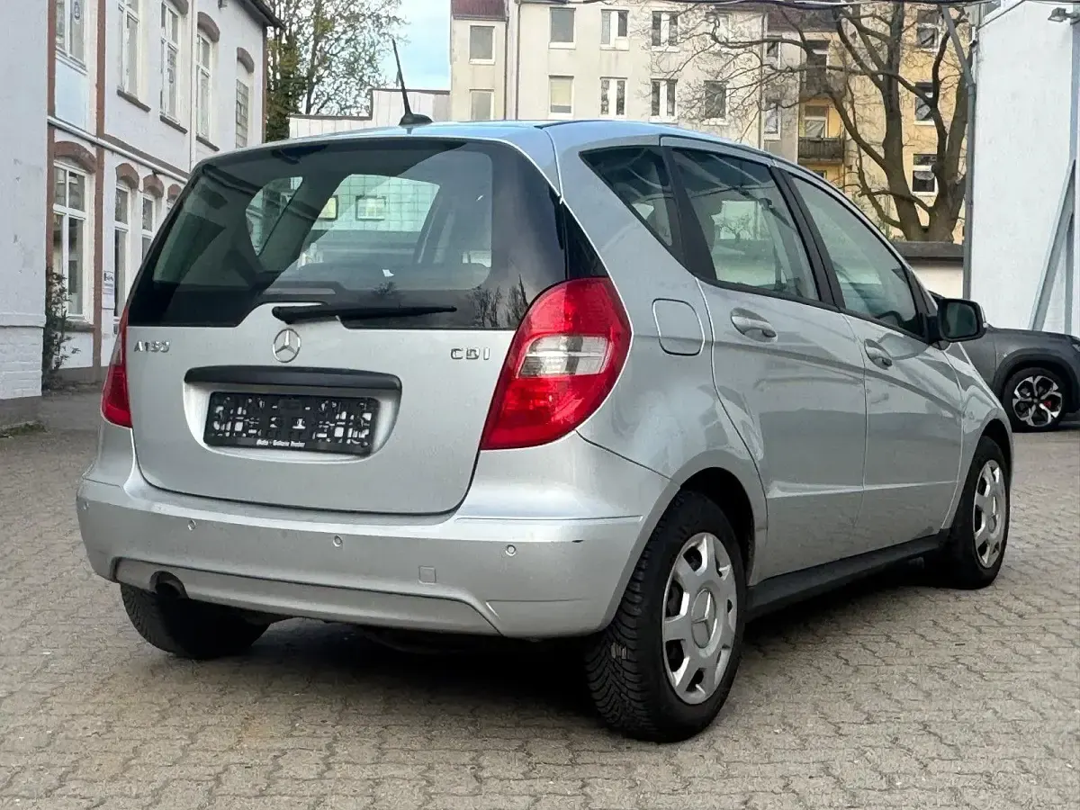 Gebraucht Mercedes A180 109 PS (80 kW) 2011 Silber Kleinwagen