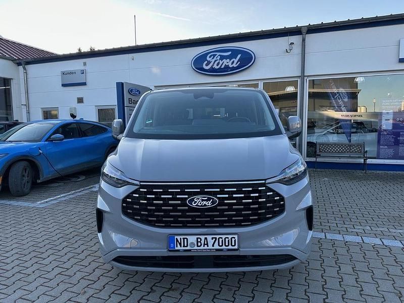 Gebraucht Ford Tourneo Titanium 170 PS (125 kW) 2025 Fancygrau Van / Kleinbus