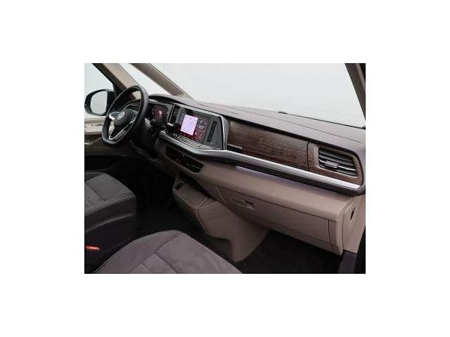 Second-hand VW Multivan Style 150 CP (110 kW) 2024 Negru Monovolum