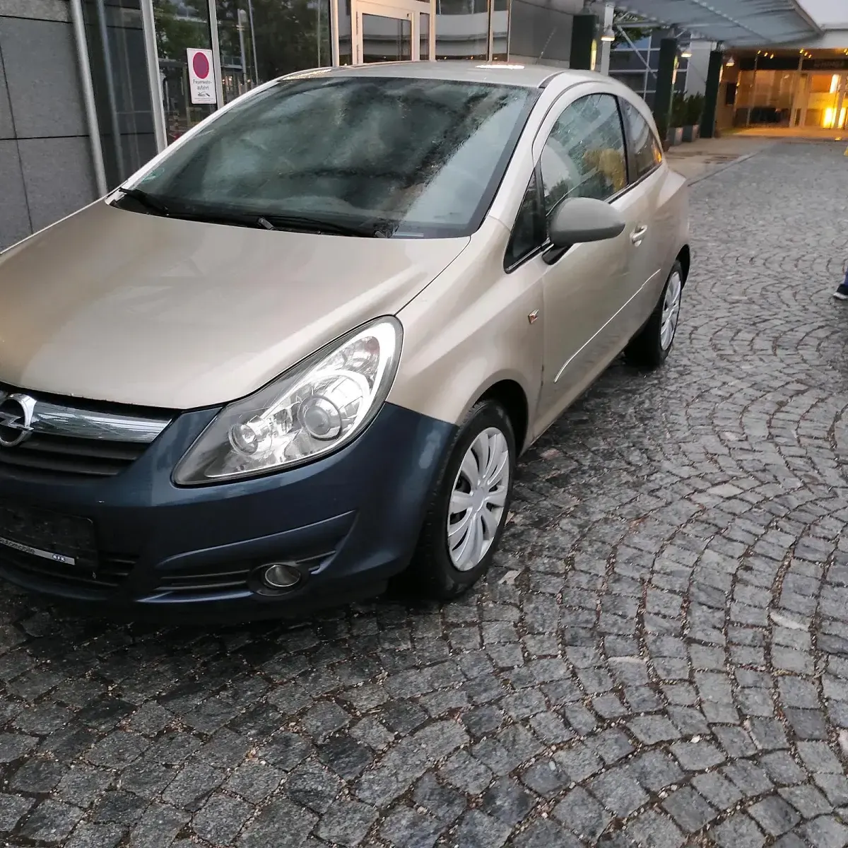 Usata Opel Corsa 70 CV (51 kW) 2006 Oro Utilitaria