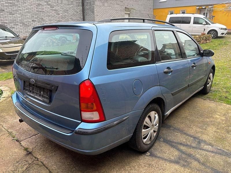Gebraucht Ford Focus Futura 101 PS (74 kW) 2004 Blau Kombi