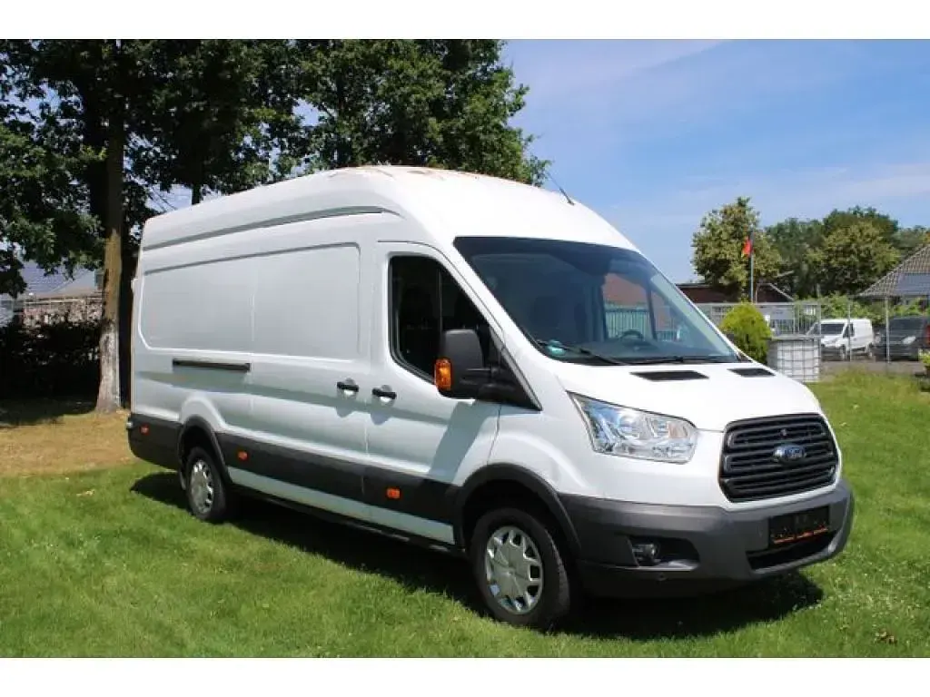 Gebraucht Ford Transit Trend 131 PS (96 kW) 2017 Frozen white Van