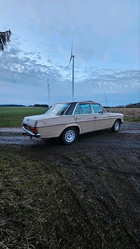 Gebraucht Mercedes W114 120 PS (88 kW) 1973 Beige Limousine