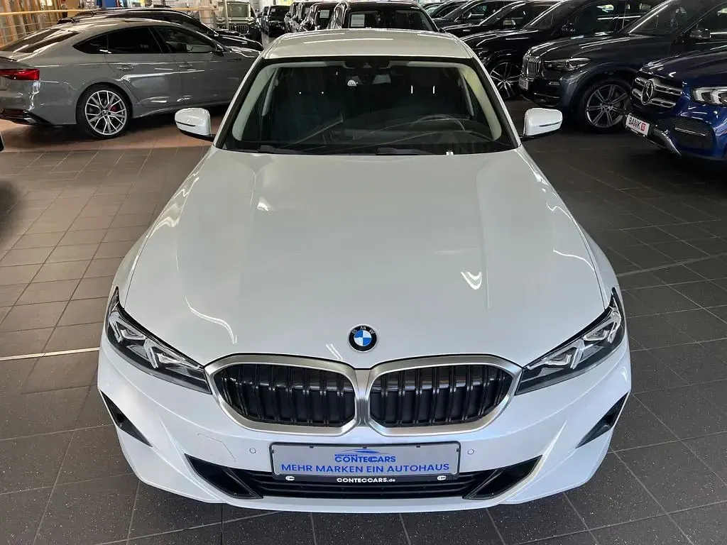 Gebraucht BMW 320 Shadowline 190 PS (139 kW) 2023 Weiß Limousine