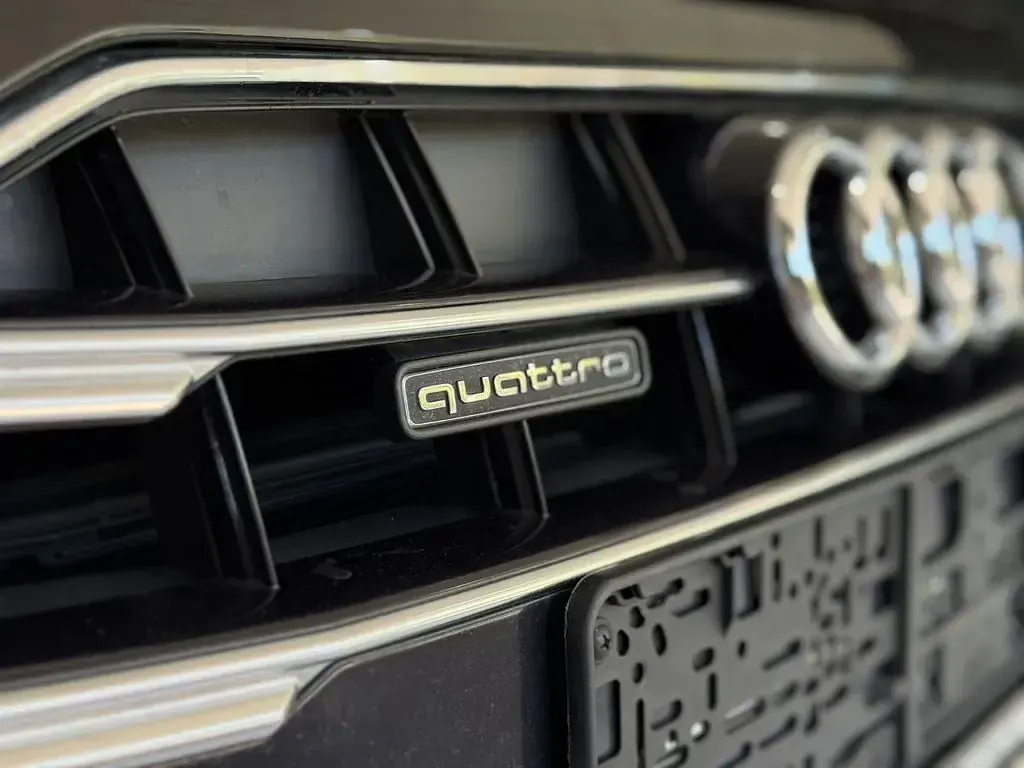 Second-hand Audi A4 Advanced 190 CP (139 kW) 2020 Negru Break