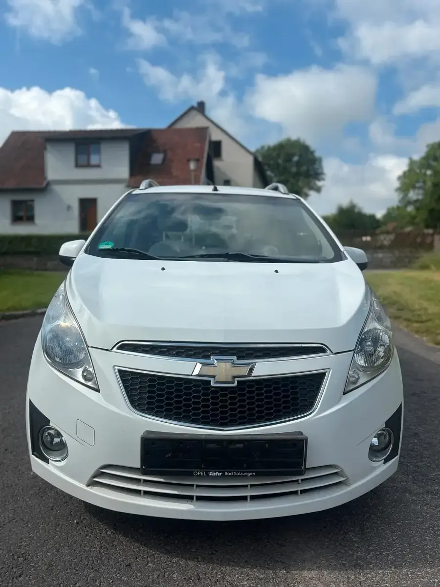 Gebraucht Chevrolet Spark 71 PS (52 kW) 2010 Weiß Kleinwagen
