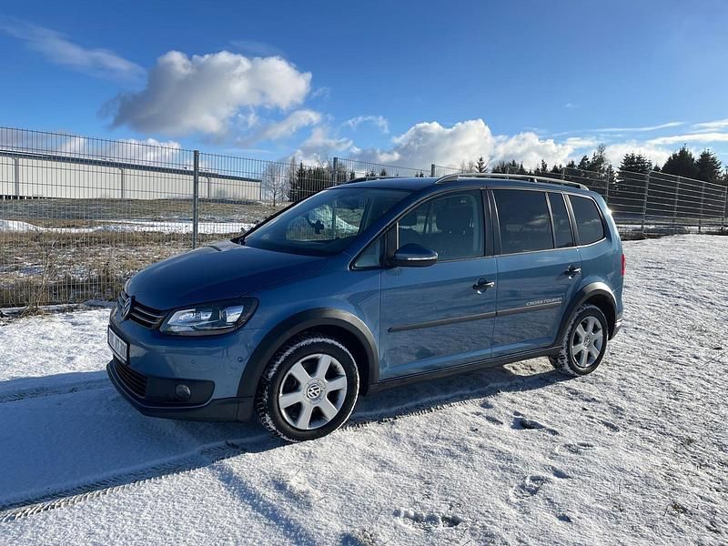 Blau Gebraucht 2013 VW Touran Van / Kleinbus | 11.500 € (Etwas zu teuer) - Bild 1/4