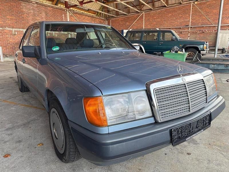 Gebraucht Mercedes 200 105 PS (77 kW) 1987 Blau Limousine