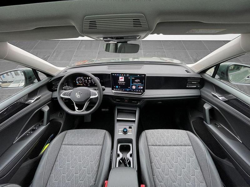 Neu VW Tiguan Life 150 PS (110 kW) 2026 Cipressino grün SUV