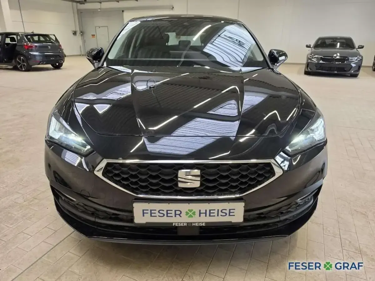 Neu Seat Leon Style 150 PS (110 kW) 2026 Midnight schwarz metallic Limousine