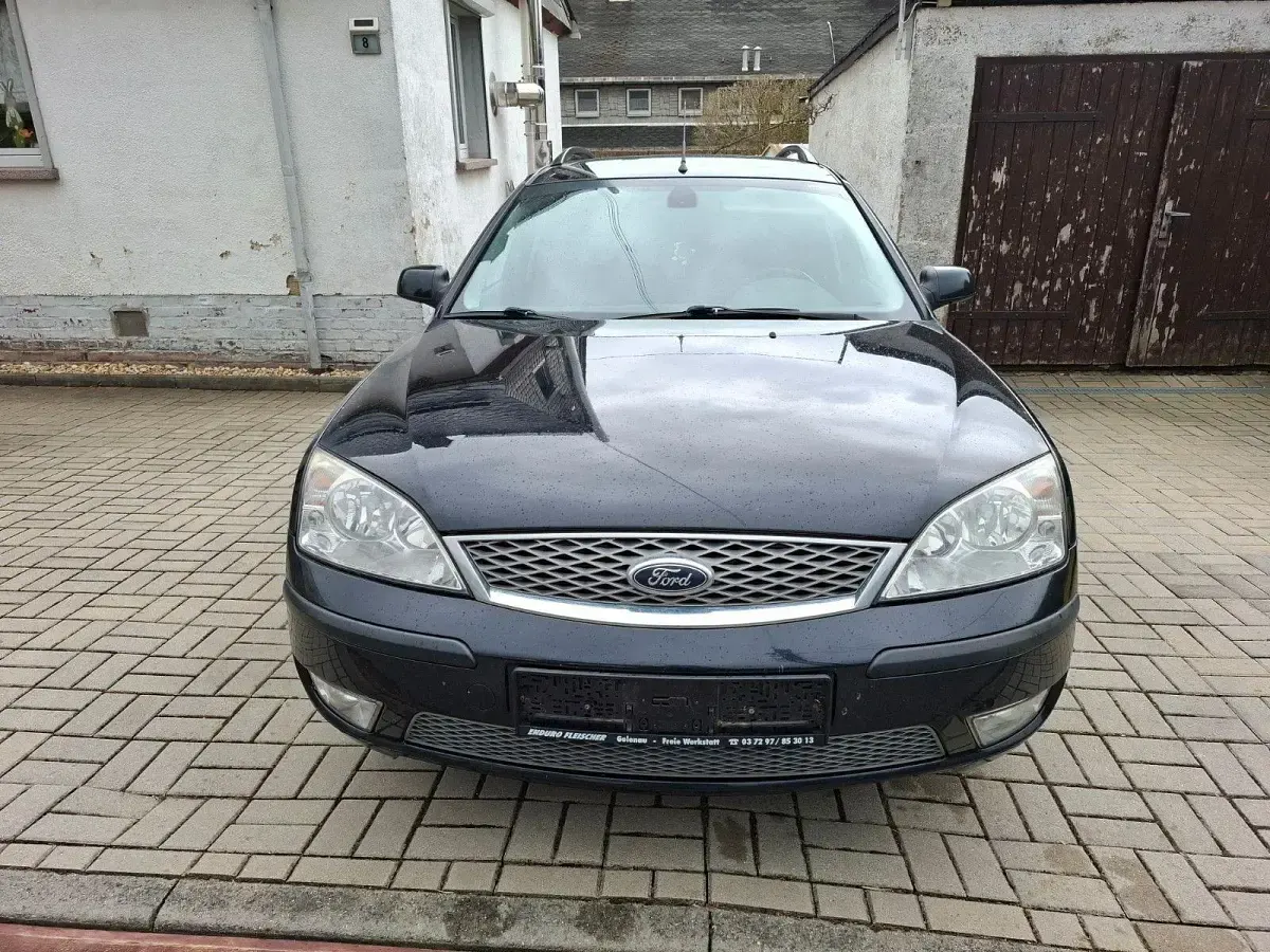 Usado Ford Mondeo Trend 125 CV (91 kW) 2007 Negro Familiar