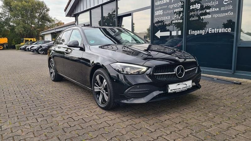 Schwarz Gebraucht 2022 Mercedes C220 Avantgarde Limousine | 25.990 € (Guter Preis) - Bild 1/4