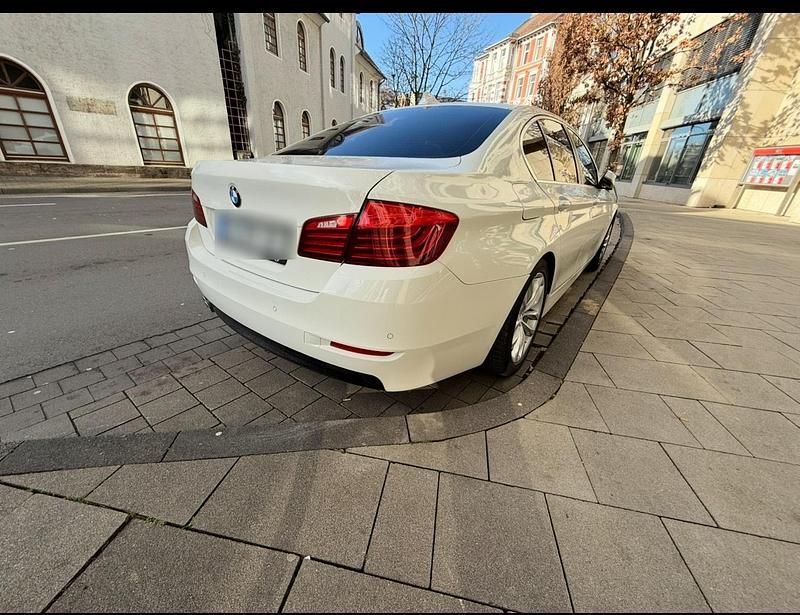 Weiß Gebraucht 2014 BMW 520 Limousine | 13.500 € (Guter Preis) - Bild 1/4