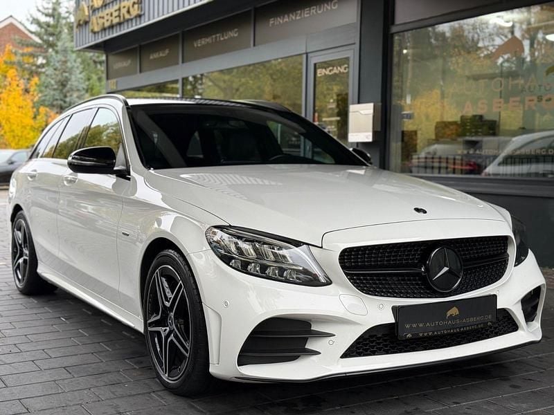 Weiß Gebraucht 2020 Mercedes C300 AMG line Kombi | 26.900 € (Guter Preis) - Bild 1/4