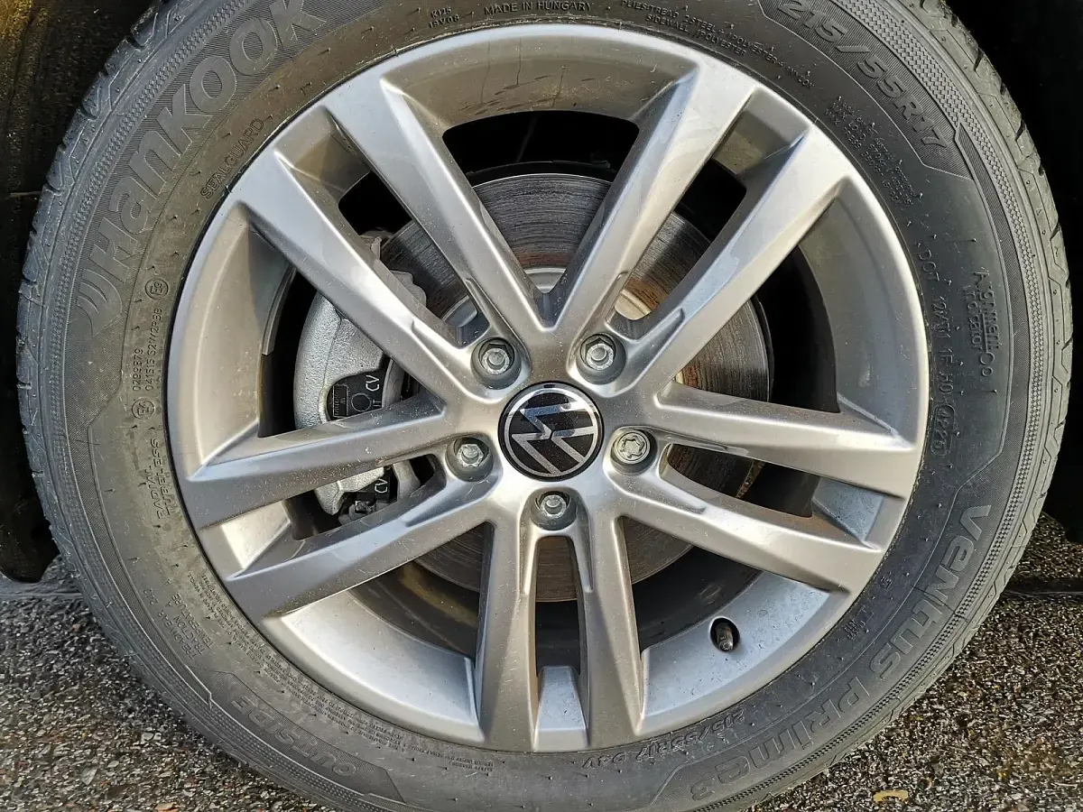 Neu VW Touran Comfortline 150 PS (110 kW) 2026 Grenadilla metallic Van / Kleinbus