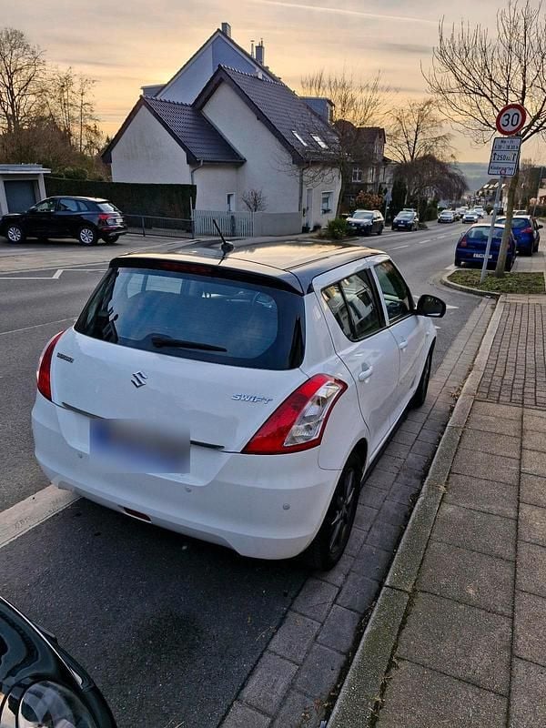 Gebraucht Suzuki Swift 92 PS (67 kW) 2011 Weiß Kleinwagen