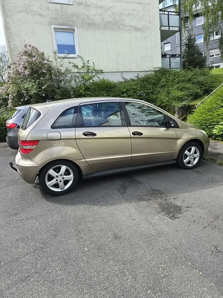 Gebraucht Mercedes B150 95 PS (69 kW) 2007 Beige Van / Kleinbus