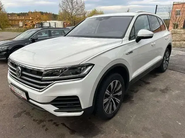 Gebraucht VW Touareg Basis 231 PS (169 kW) 2019 Pure white SUV