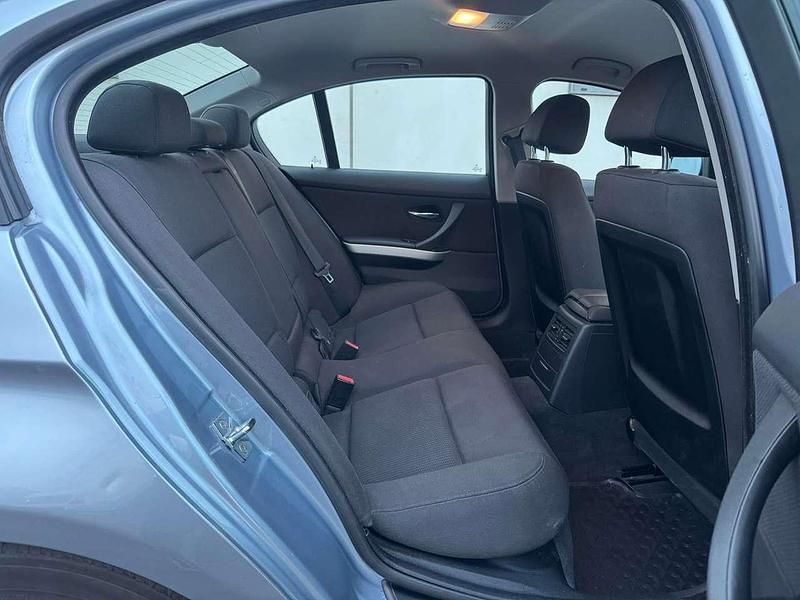 Gebraucht BMW 318 129 PS (94 kW) 2009 Blau Limousine