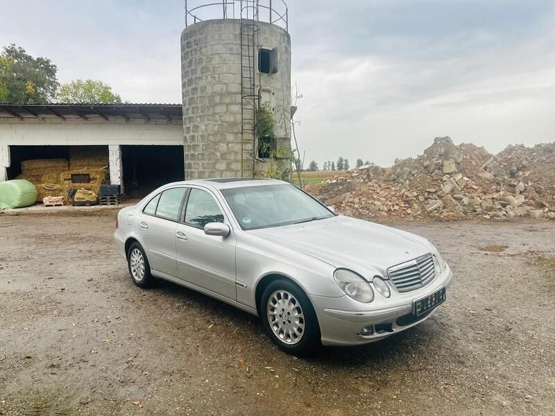 Silber Gebraucht 2003 Mercedes E200 Limousine | 1.750 € (Superpreis) - Bild 1/4