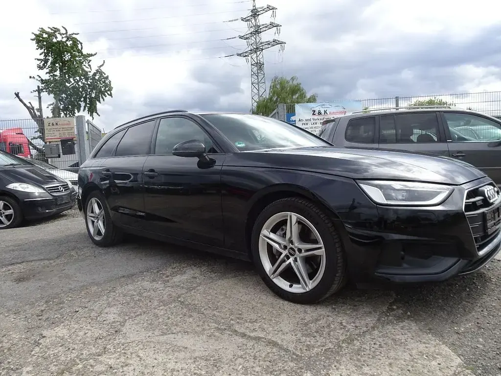 Gebraucht Audi A4 Basis 204 PS (150 kW) 2022 Brillantschwarz Kombi