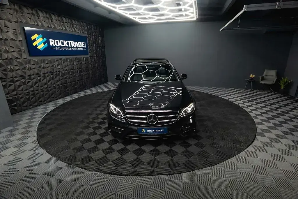 Gebraucht Mercedes E350 AMG 258 PS (189 kW) 2018 Schwarz Limousine