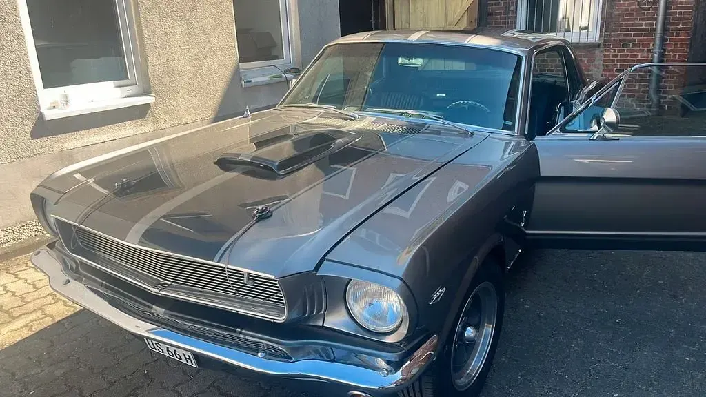 Używany Ford V8 179 KM (131 kW) 1966 Szary Coupe