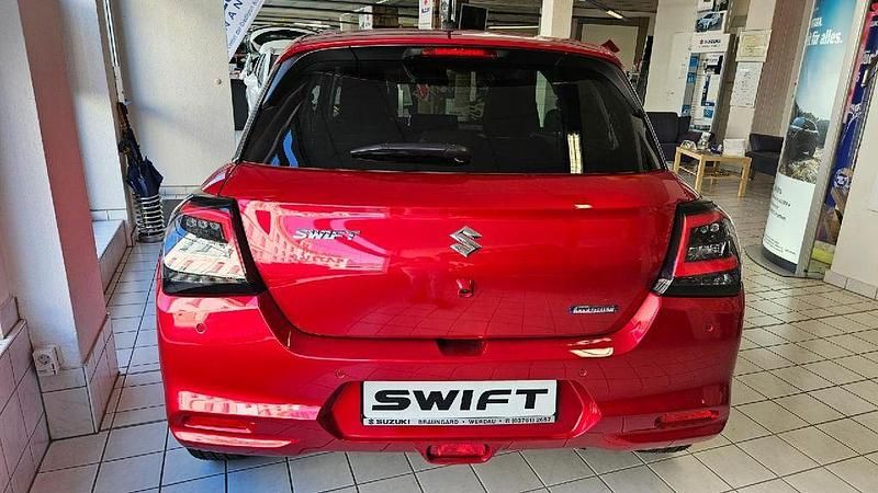 Neu Suzuki Swift Comfort 83 PS (61 kW) 2025 Rot Kleinwagen
