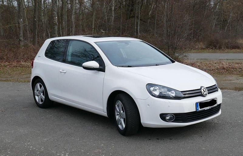 Gebraucht VW Golf VI Team 122 PS (89 kW) 2010 Weiß Kleinwagen