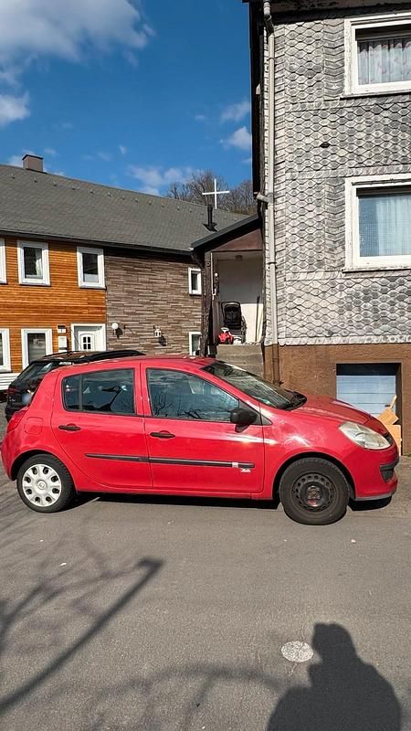Gebraucht Renault Clio II 75 PS (55 kW) 2006 Rot Kleinwagen
