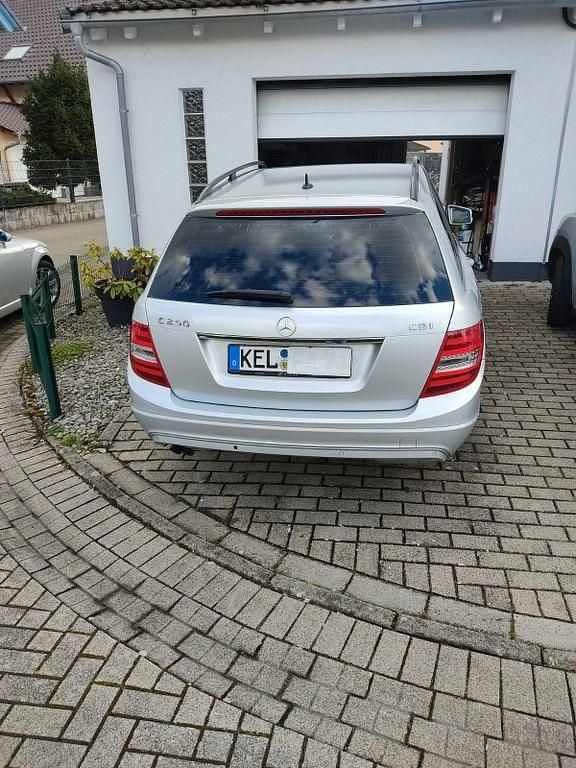 Gebraucht Mercedes C200 185 PS (136 kW) 2011 Silber Limousine