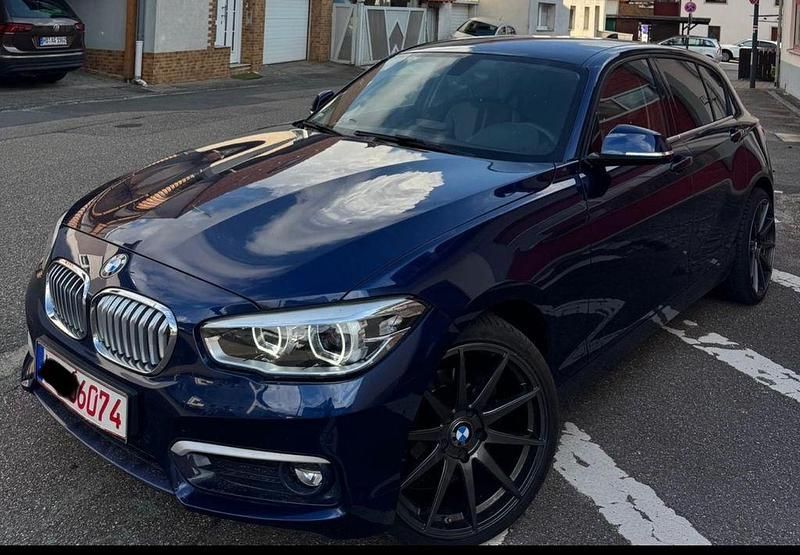 Blau Gebraucht 2016 BMW 118 Urban Line Kleinwagen | 15.890 € (Guter Preis) - Bild 1/4