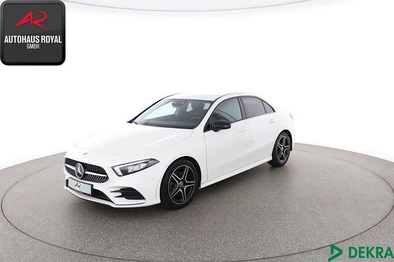 Weiß Gebraucht 2021 Mercedes A200 AMG Limousine | 27.380 € (Fairer Preis) - Bild 1/4
