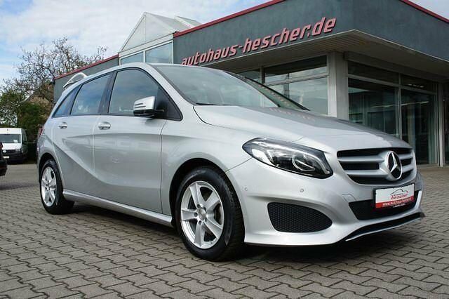 Gebraucht Mercedes B180 122 PS (89 kW) 2015 Silber Van / Kleinbus