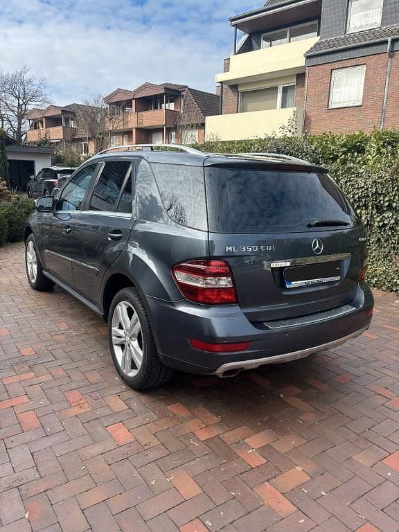 Gebraucht Mercedes ML350 231 PS (169 kW) 2010 Grau SUV