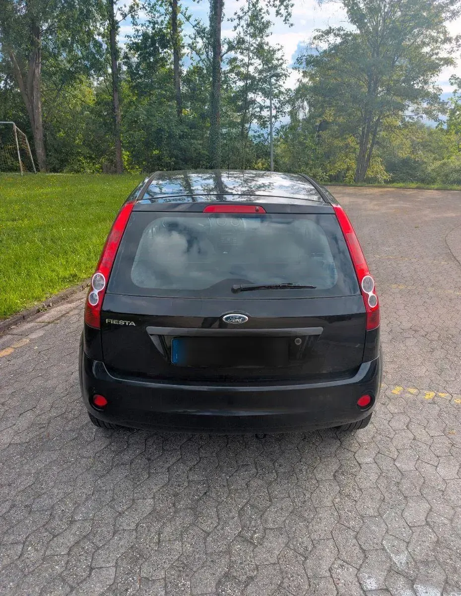 Używany Ford Fiesta Fun X 69 KM (50 kW) 2007 Czarny Hatchback