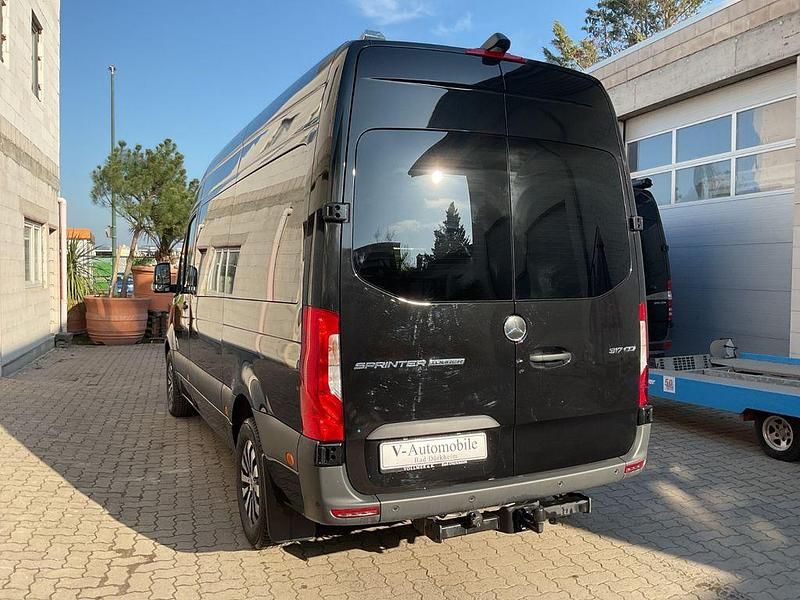 Gebraucht Mercedes Sprinter 170 PS (125 kW) 2023 Schwarz Van